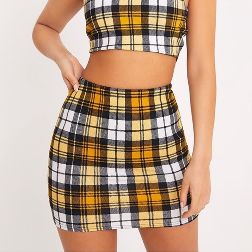 Plaid Skirt ( Pretty Little Thing )